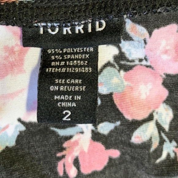 Torrid  V-Neck Surplice Babydoll Top Short Sleeve  Sz 2 (18/20 2X) Floral #256G - Picture 5 of 7